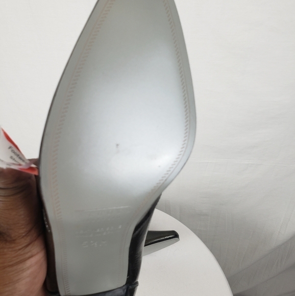 NWOB Talbot's Collection Green Metalic Leather 2' Heel Sz 5.5 - Picture 6 of 10